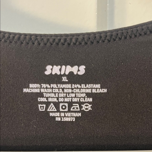 SKIMS Black Deep V-Neck Bodysuit - Picture 3 of 7